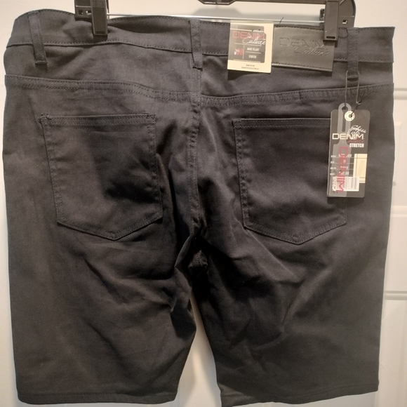 Men's Twill Stretch Classic Fit Shorts - Picture 4 of 6